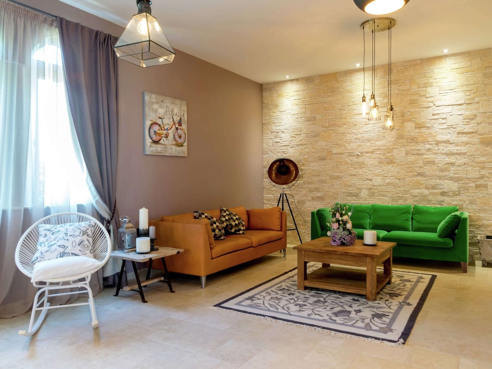 Villa photo 3