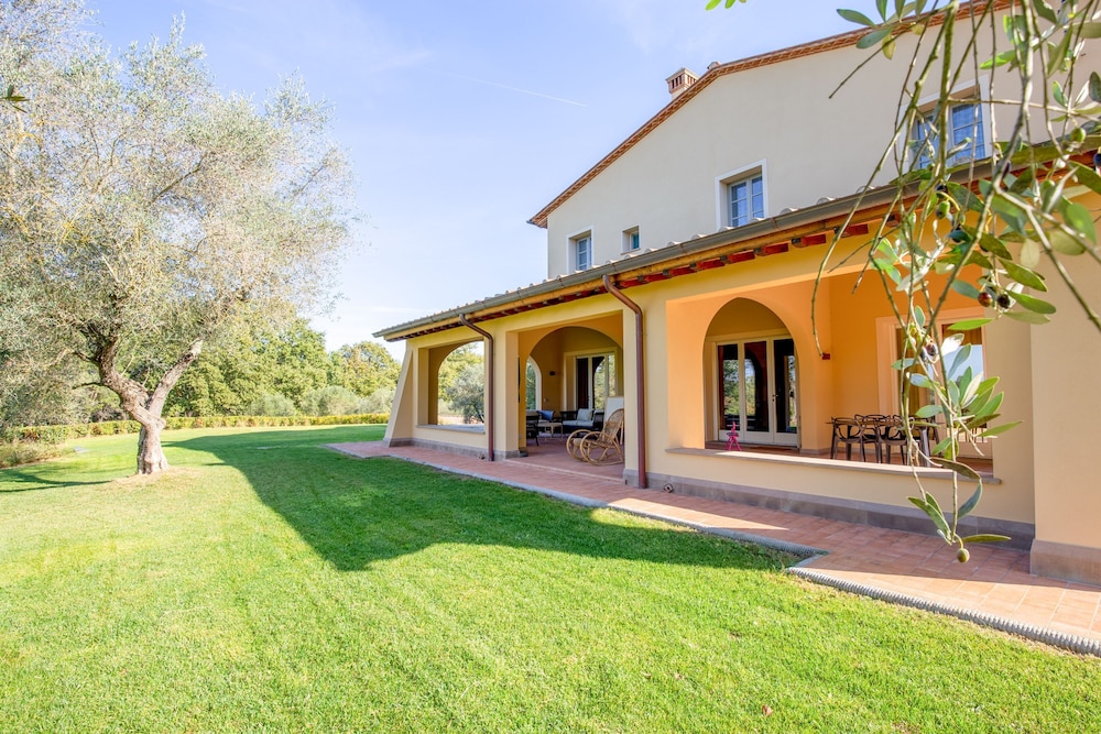 Villa photo 3