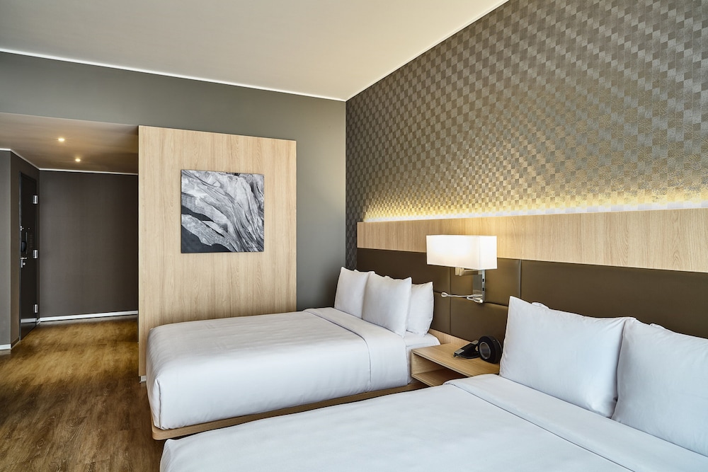 Room, 2 Double Beds - Photo 1