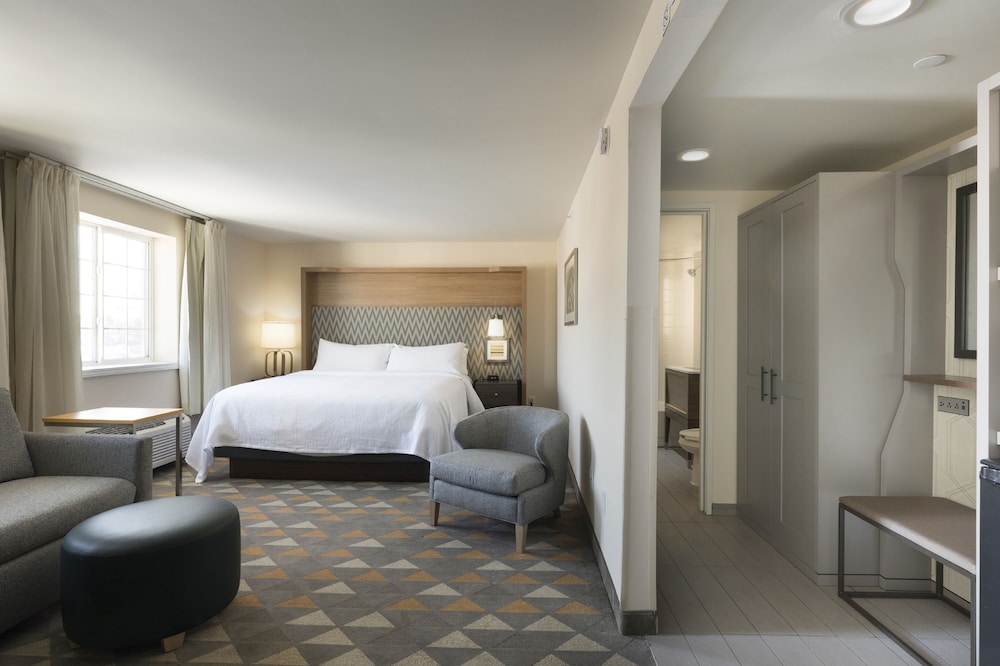 Suite, 1 King Bed - Photo 5