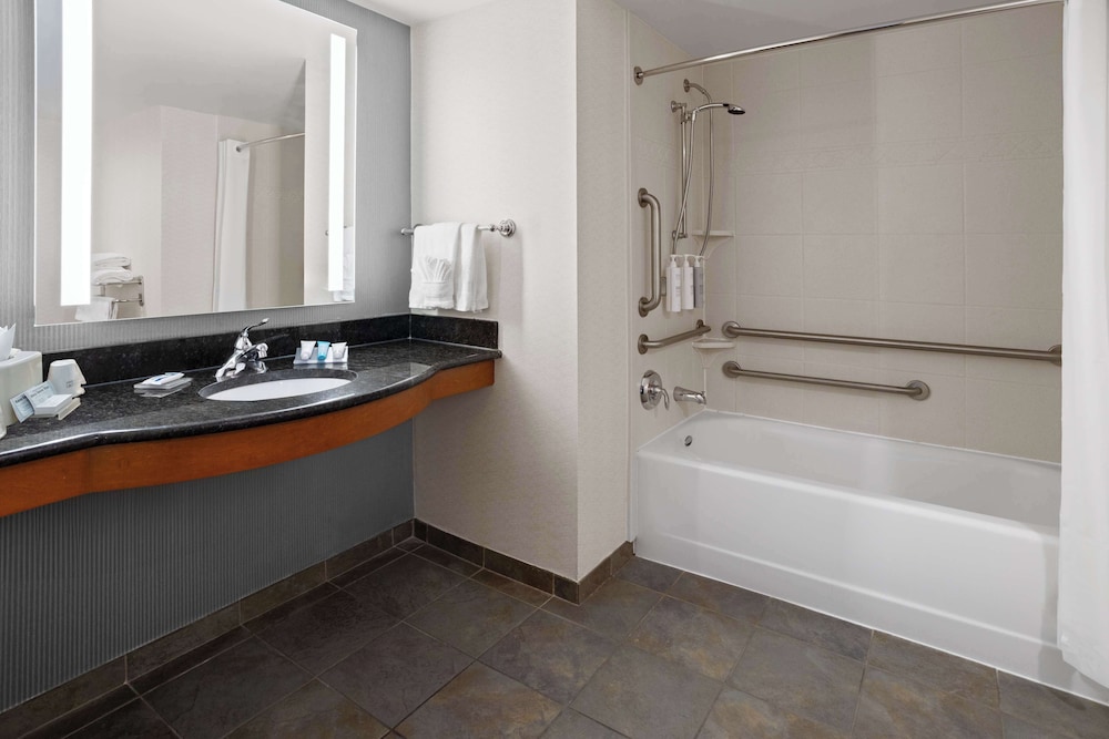 Room, Accessible - Photo 4