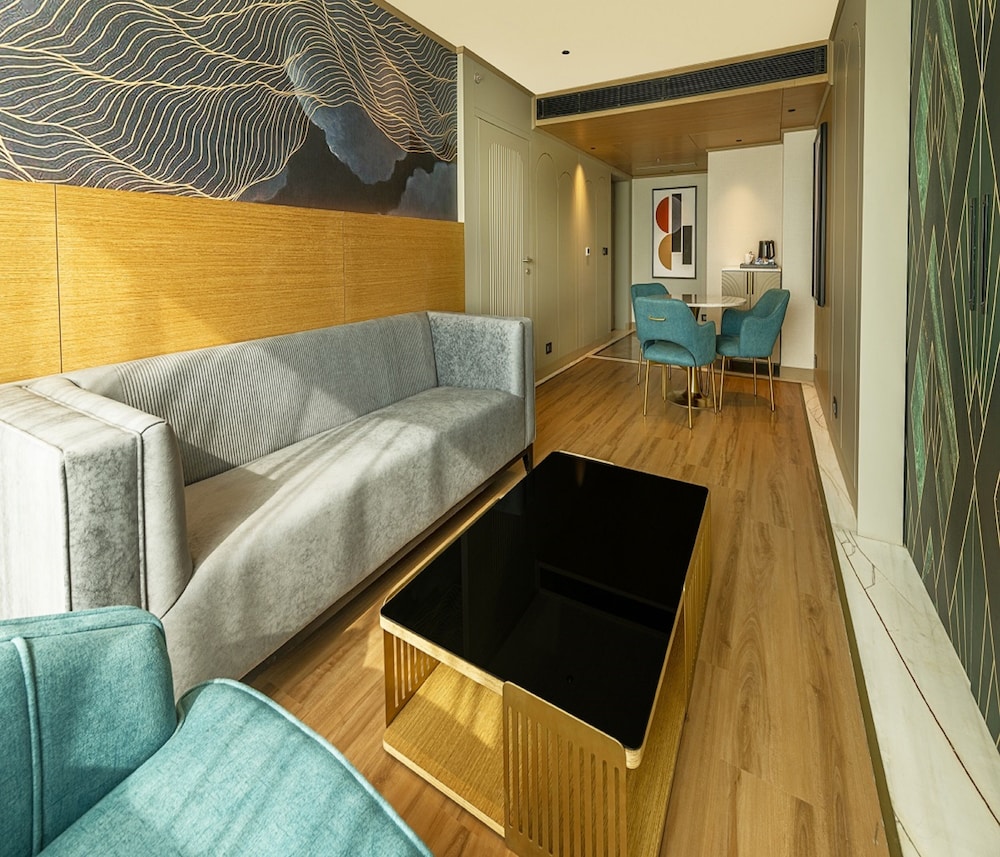 Suite - Photo 41
