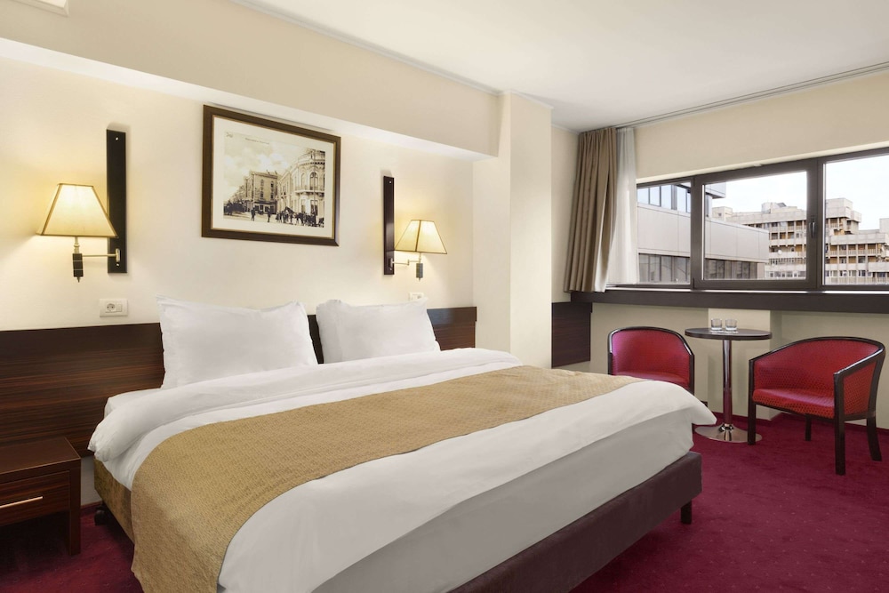 Senior Suite, 1 King Bed photo 1