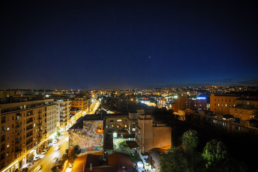 Superior Triple Room, Balcony, City View photo 3