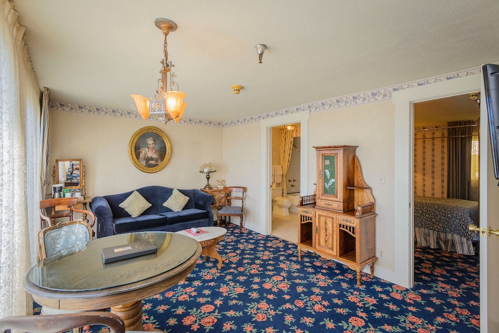 Premium Suite, 1 Queen Bed, Ocean View, Oceanfront (Ocean View Suite)