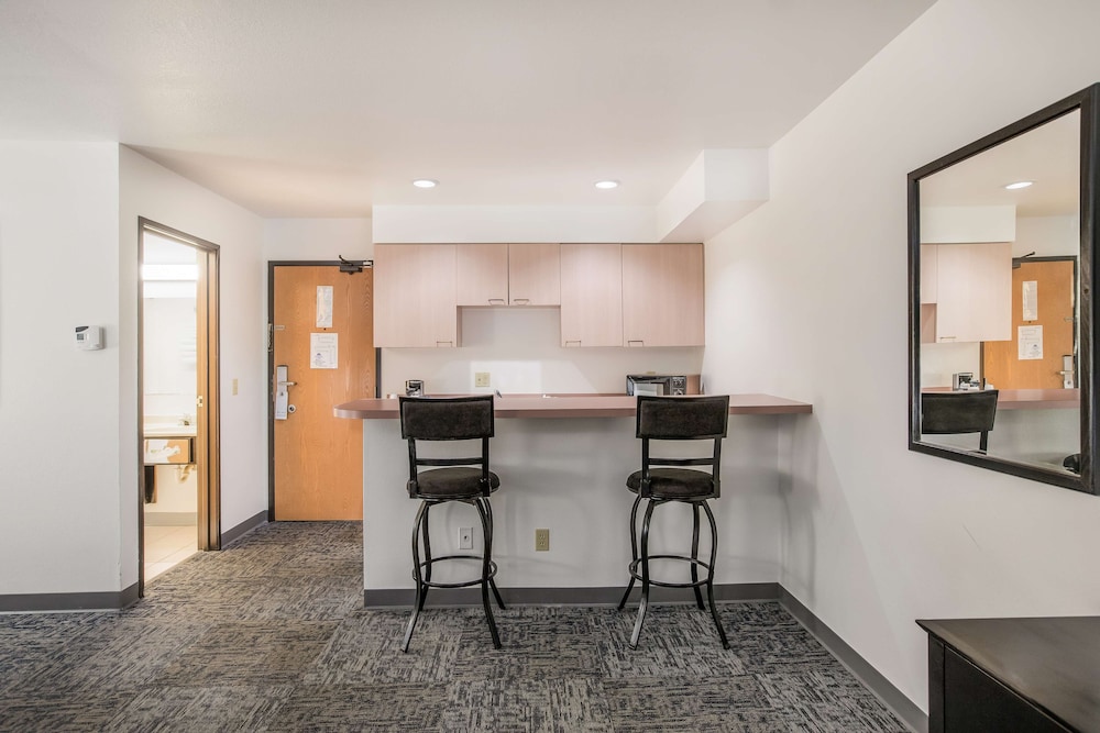 Suite, 1 King Bed, Non Smoking (2nd Floor) - Photo 1