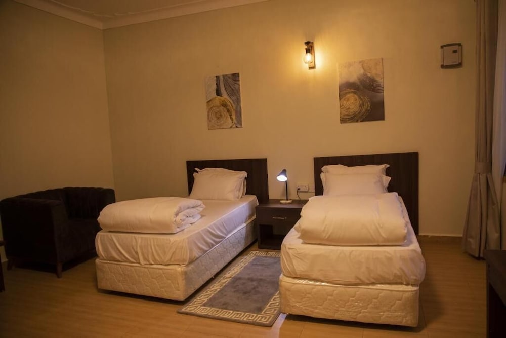 Basic Suite photo 3