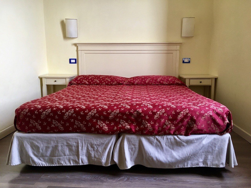 Double or Twin Room, Lake View photo 2