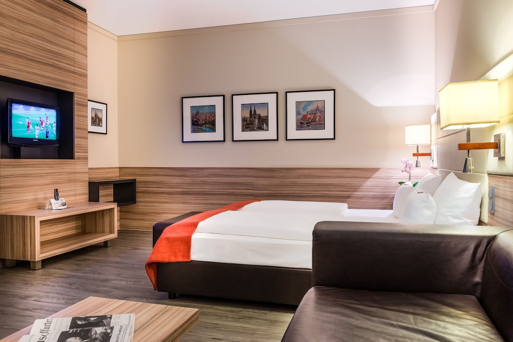 Suite, 2 Twin Beds, Bathtub - Photo 2
