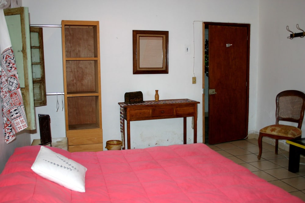Premium Double Room, 1 King Bed, Refrigerator & Microwave photo 2