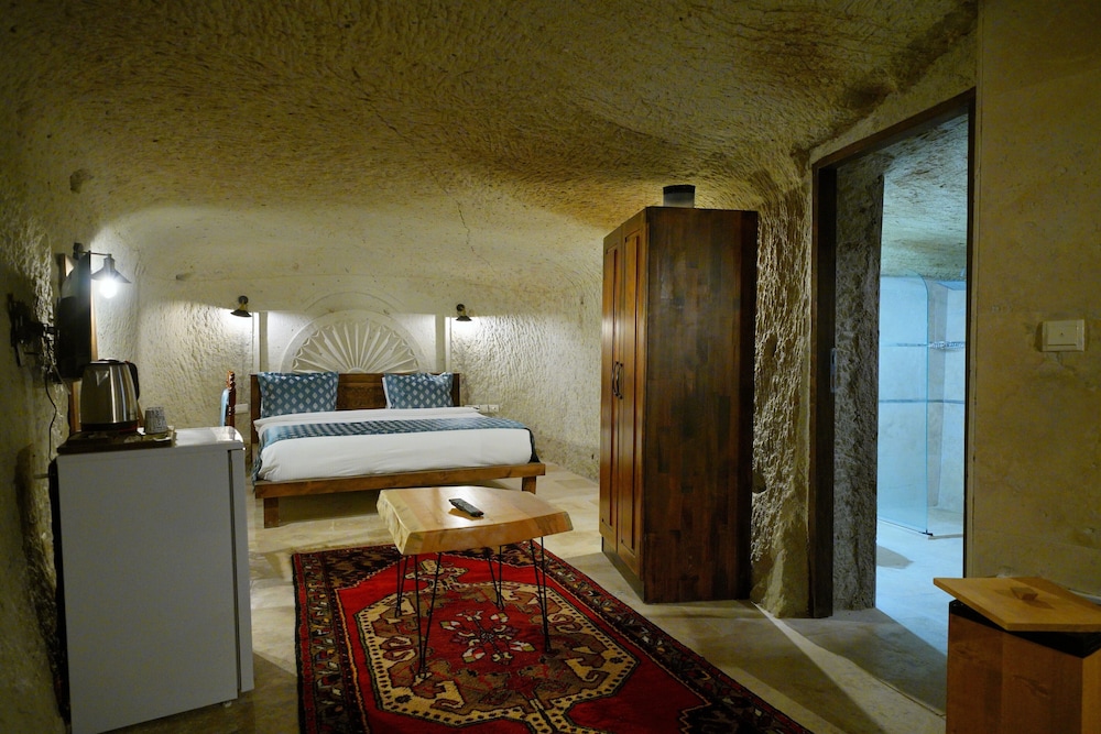 HITIT King Cave Room