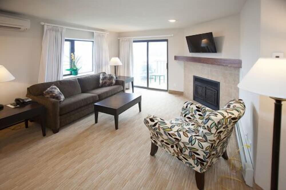 Deluxe Suite, 1 King Bed with Sofa bed, Balcony, Golf View photo 3