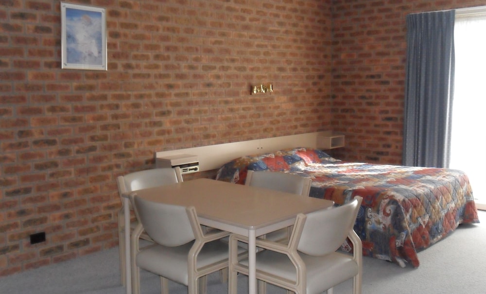 Deluxe Studio Suite, 2 Bedrooms, Garden View, Ground Floor photo 2
