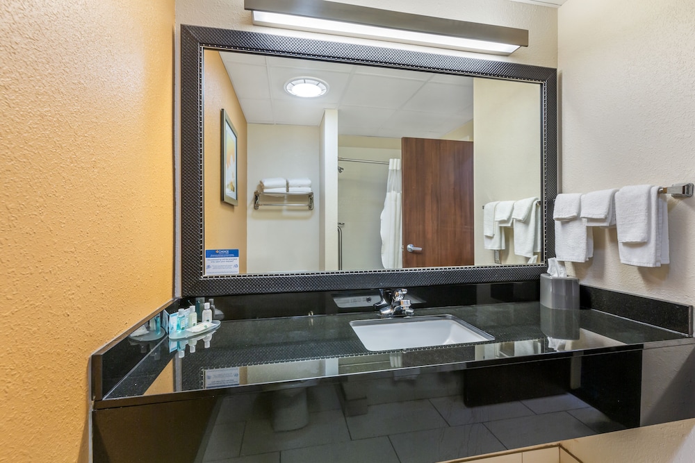 Suite, 2 Queen Beds, Non Smoking - Photo 4