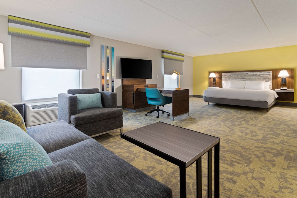 Suite, 1 King Bed, Accessible, Non Smoking photo 1