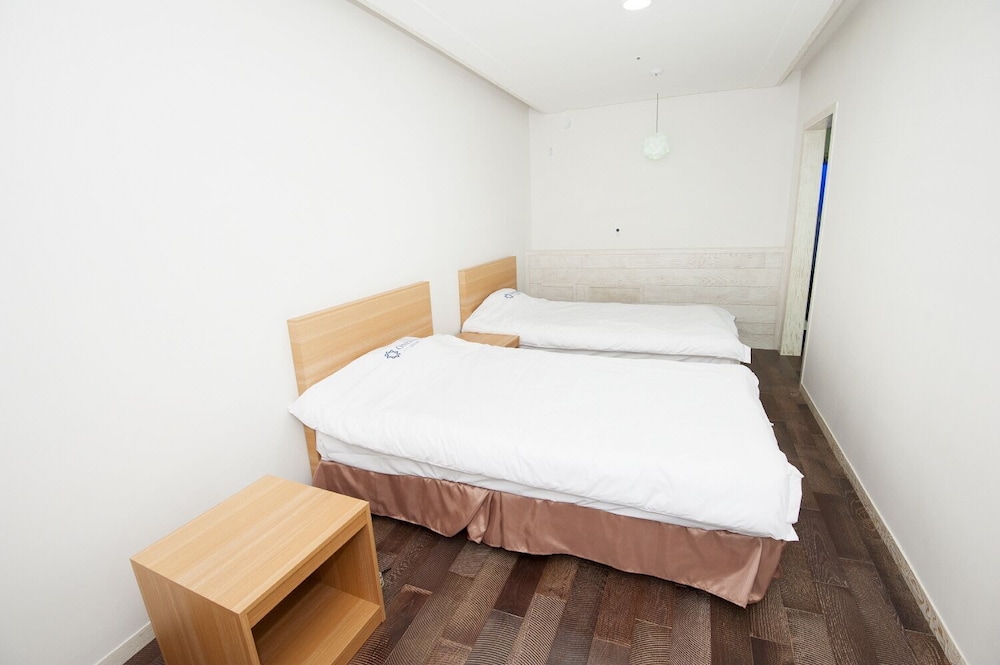 22 Py Twin Room