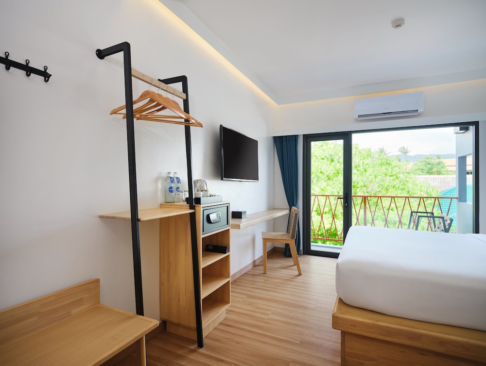 Deluxe Double Room, 1 King Bed, City View - Photo 4