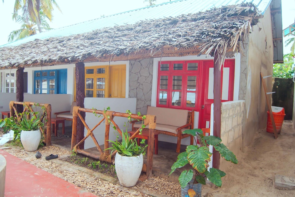 Basic Single Room, Balcony, Courtyard View