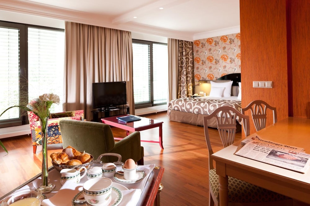 Suite - Photo 2