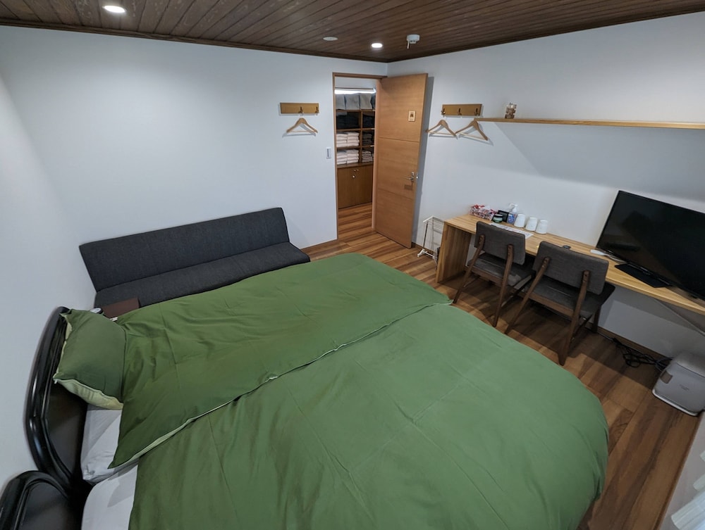 Twin Room - Photo 5