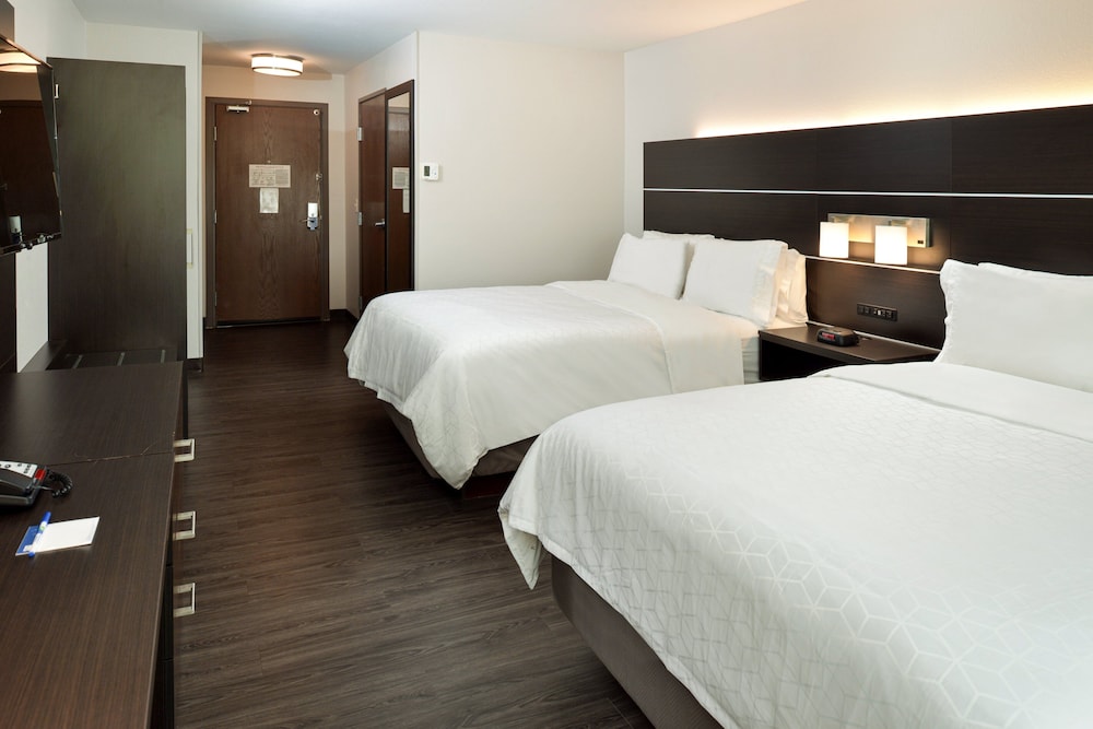 Suite, Multiple Beds - Photo 11