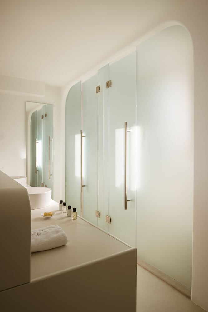 Signature Suite, Jetted Tub, Sea View - Photo 14