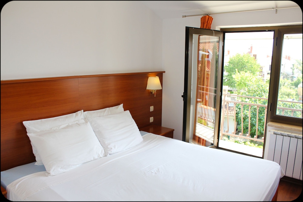 Double Room - Photo 10