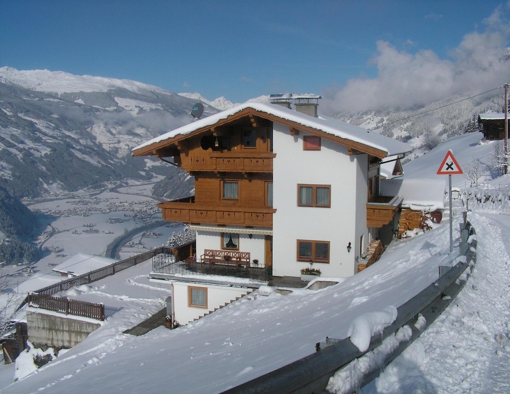Apartment photo 2