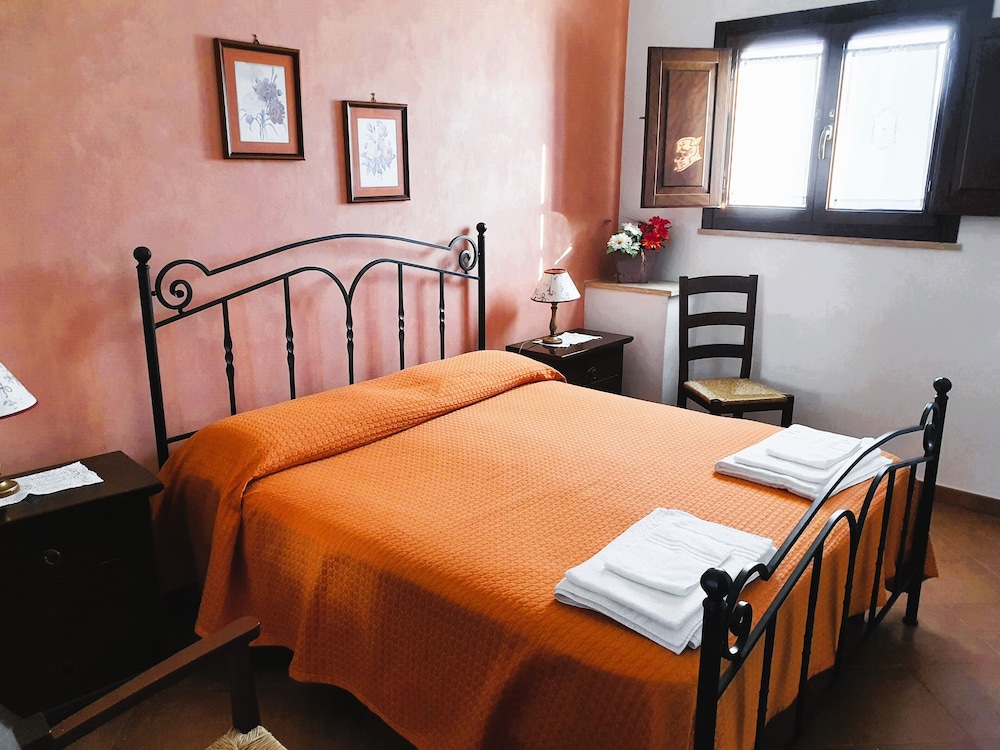Classic Double or Twin Room, Garden View