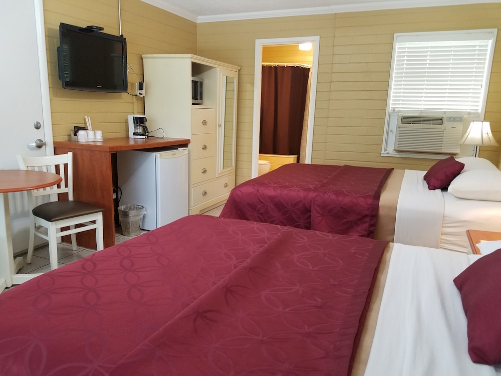 Standard Room, Multiple Beds, Non Smoking