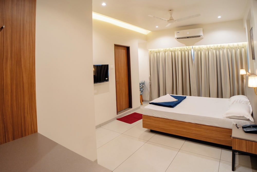 Deluxe Room - Photo 15