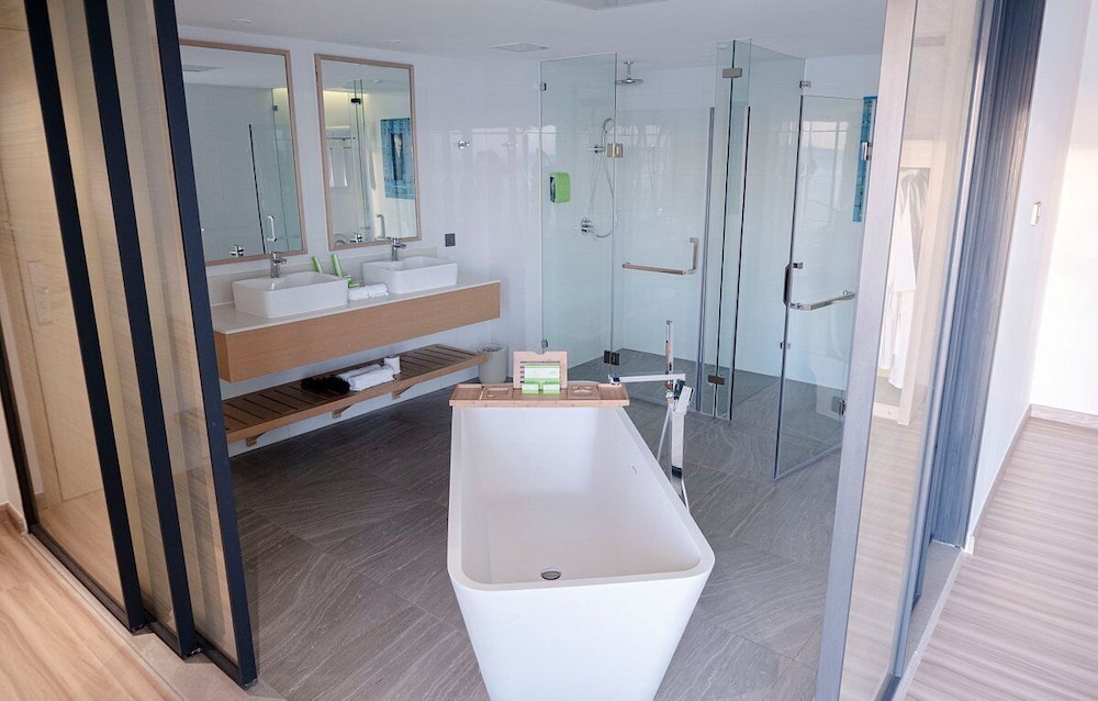 Premier Room, Bay View - Photo 3