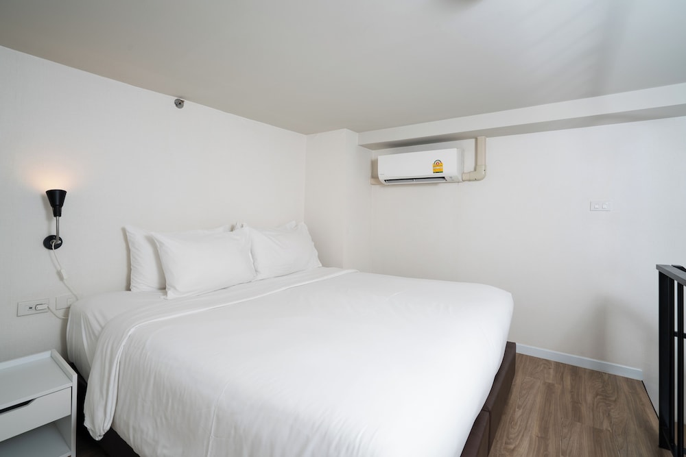 Deluxe Suite, Multiple Beds, Non Smoking (Living Room)