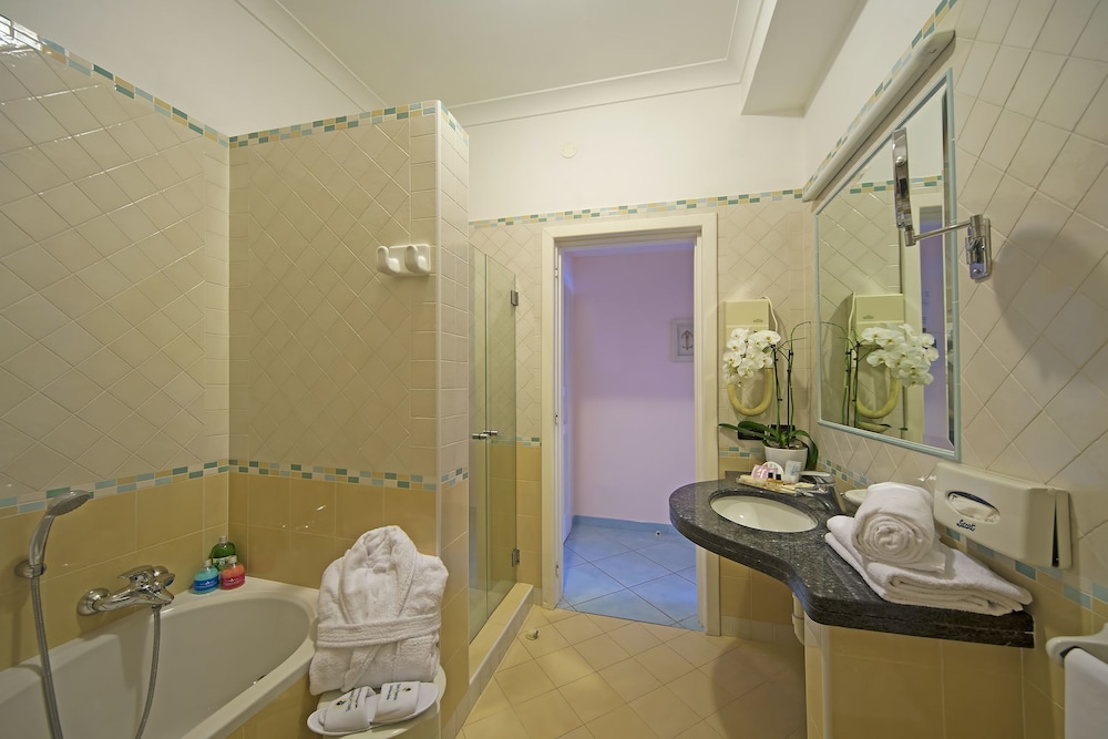 Junior Suite, Balcony, Sea View - Photo 12