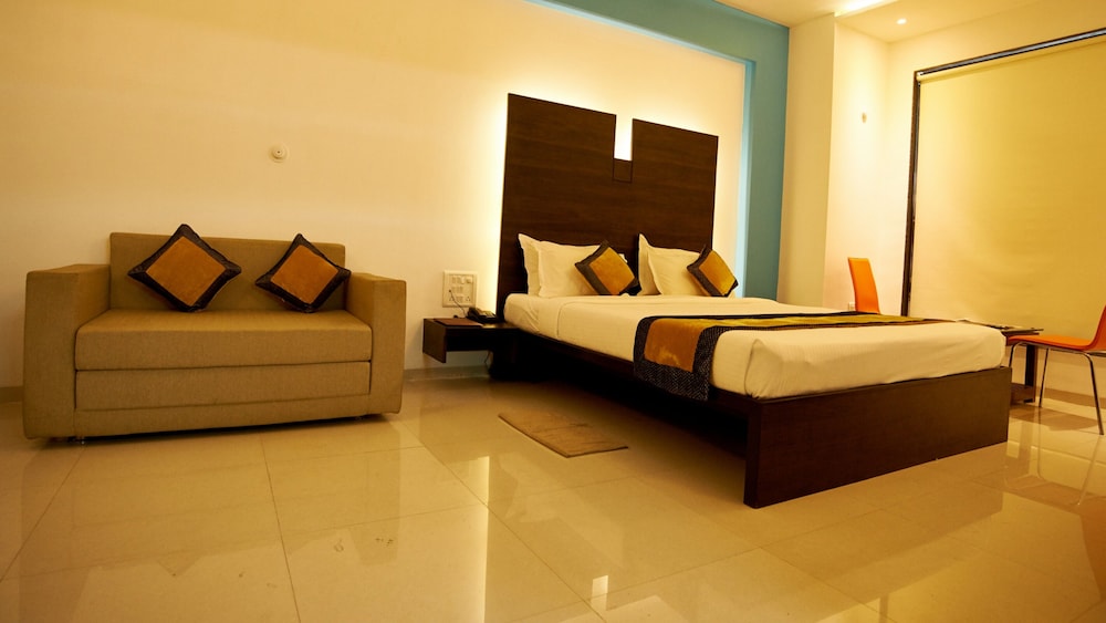 Deluxe Double Bed AC