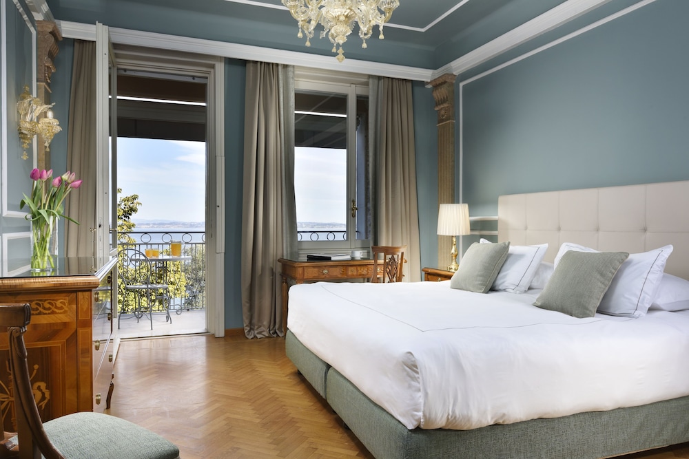 Deluxe Room, Balcony, Lake View