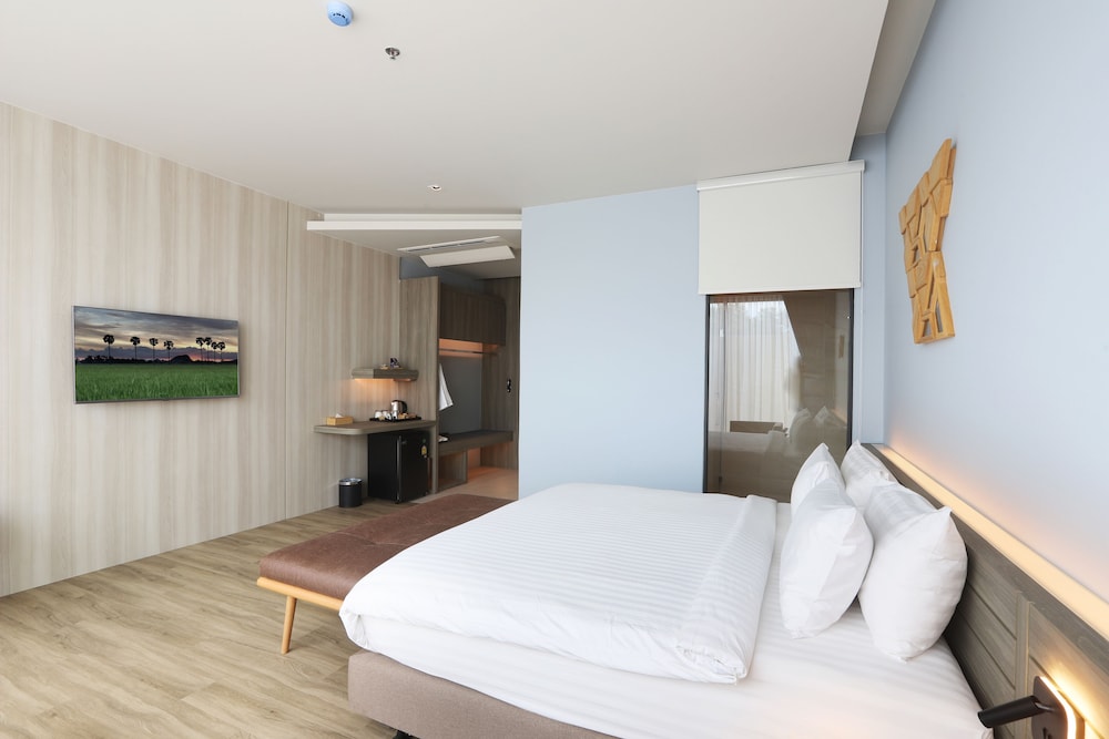 Deluxe Room - Photo 7