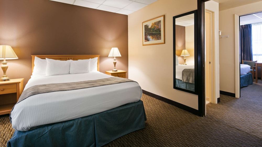 Suite, 2 Queen Beds, Non Smoking, Refrigerator (2nd Floor)