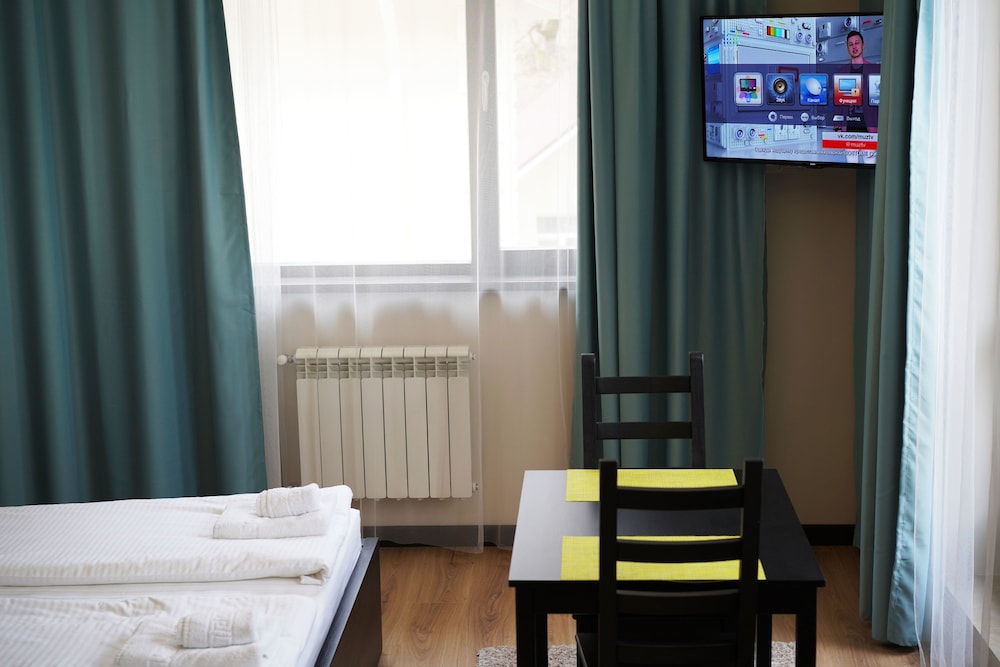 Standard Double Room, 1 King Bed, Balcony, Mountain View photo 1