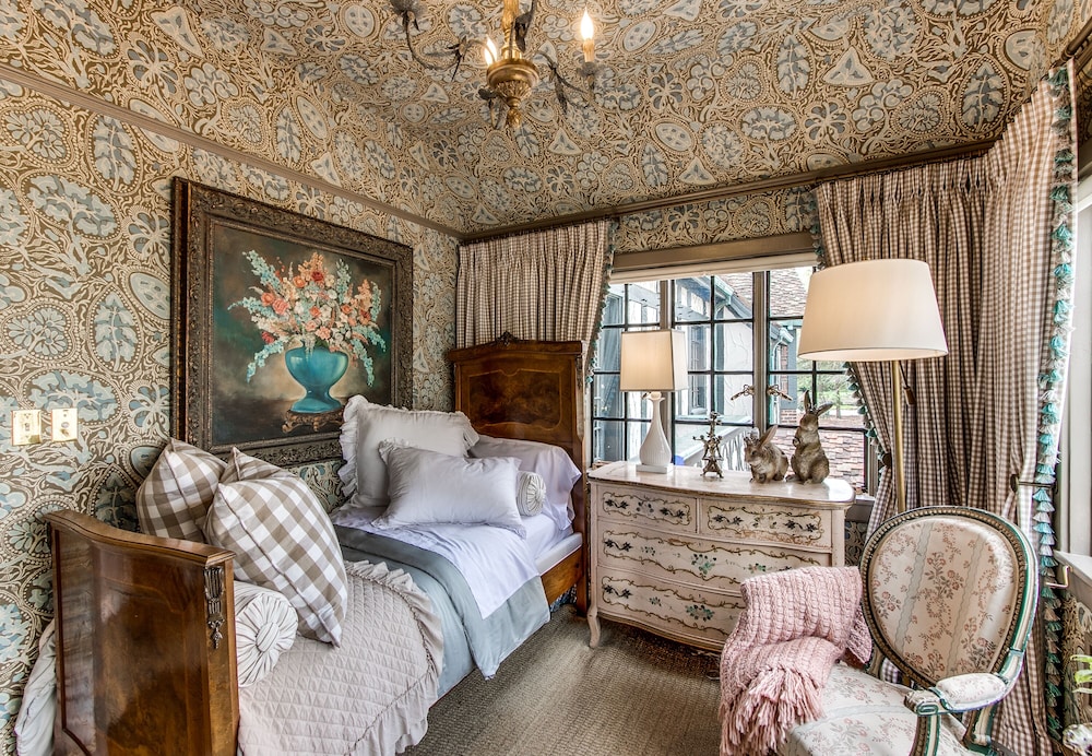Luxury Single Room, Private Bathroom, Garden View