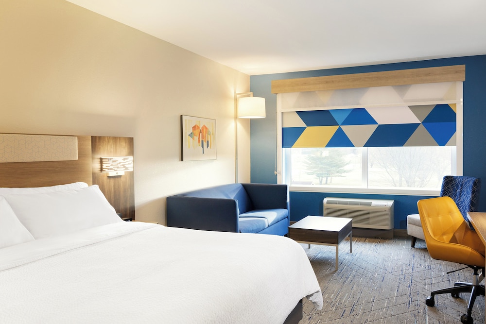 Suite, 1 King Bed - Photo 4