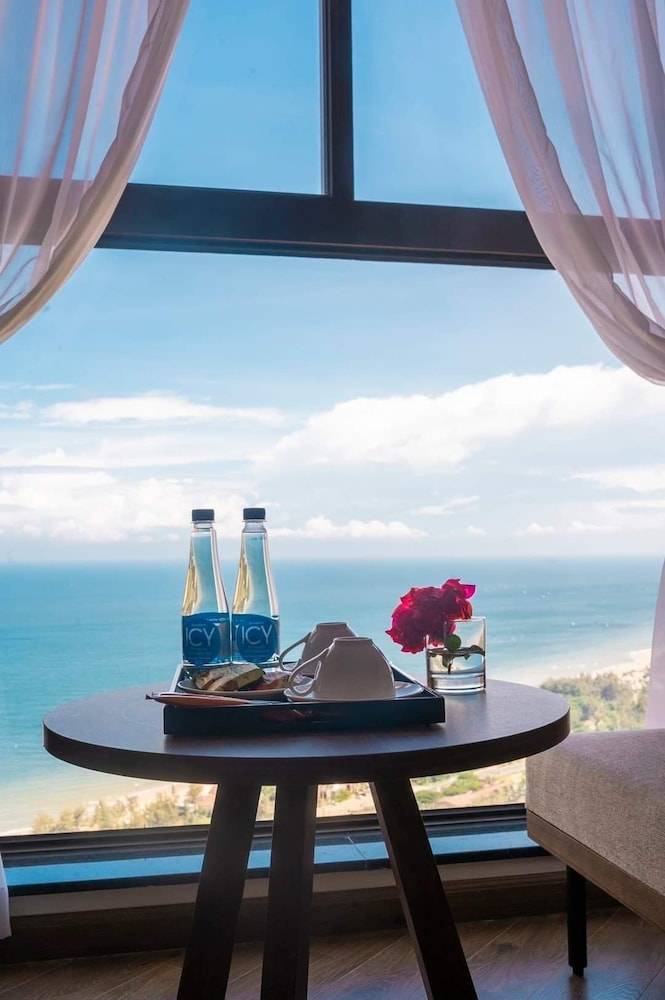 Premium Double Room, 1 King Bed, Resort View, Sea Facing photo 2
