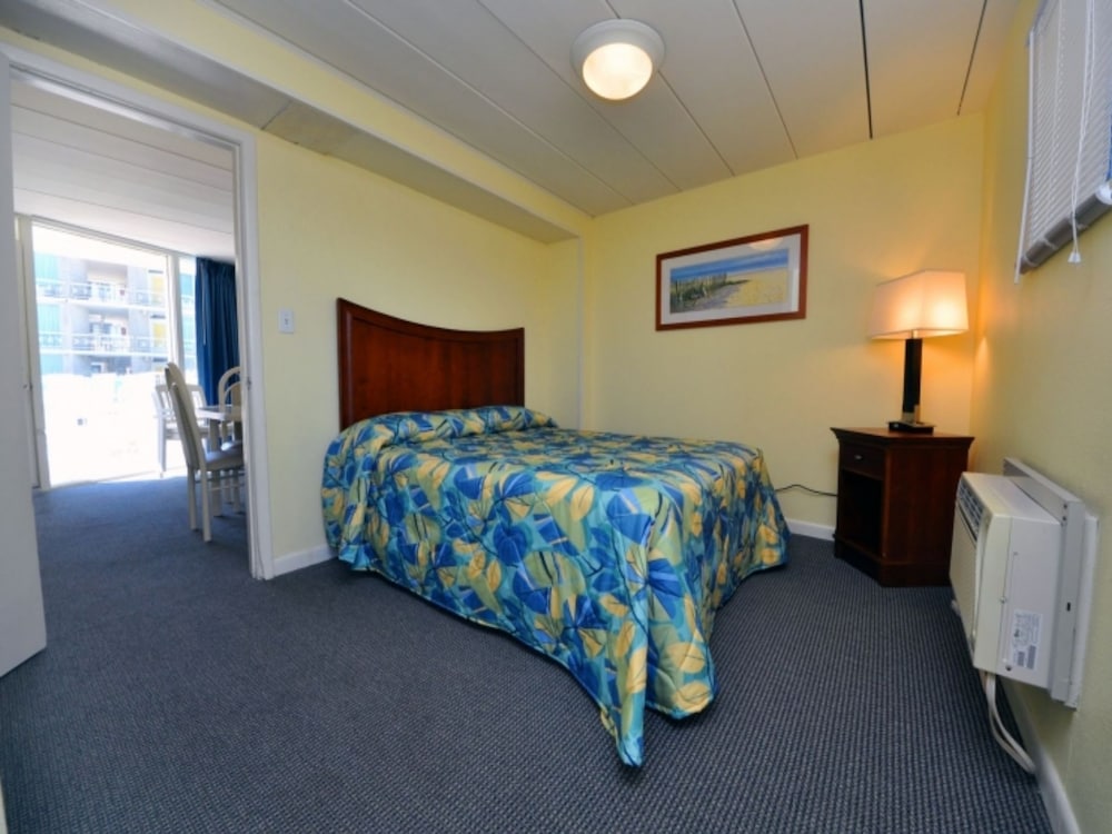 Deluxe Suite, Kitchenette ( Pool View Efficiency)