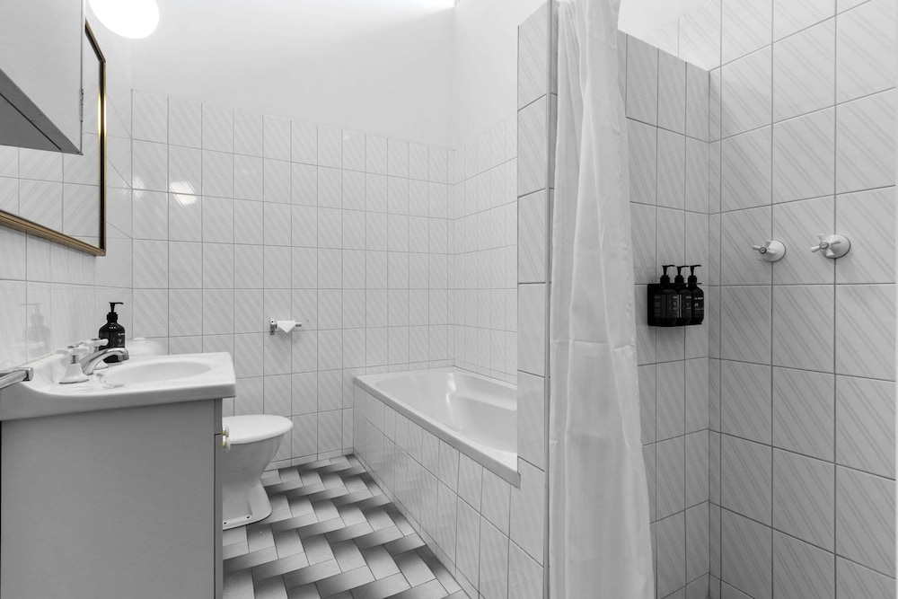 Standard Room, Non Smoking (1 Queen, 1 Full & 1 Twin Bed) - Photo 6