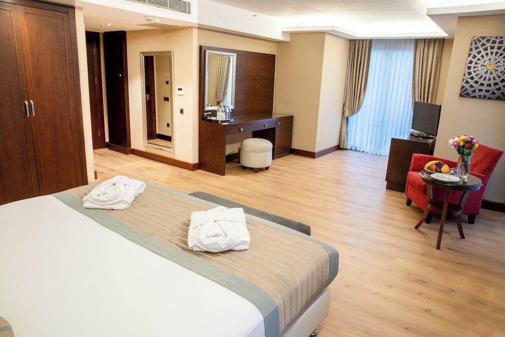 Deluxe King Room photo 1
