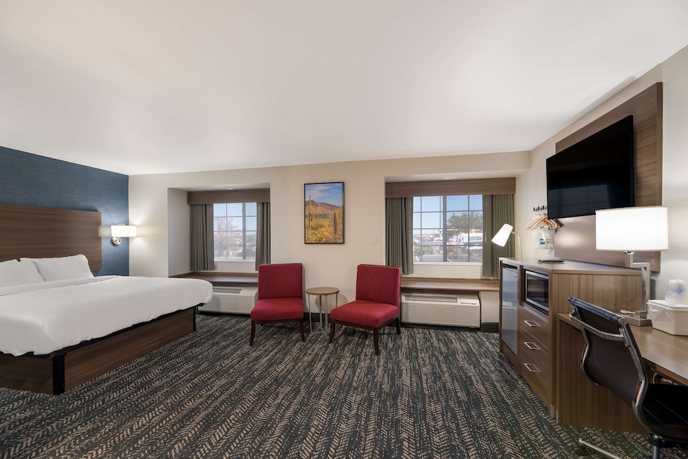 Suite, Multiple Beds, Non Smoking (Walk-in Shower) - Photo 3
