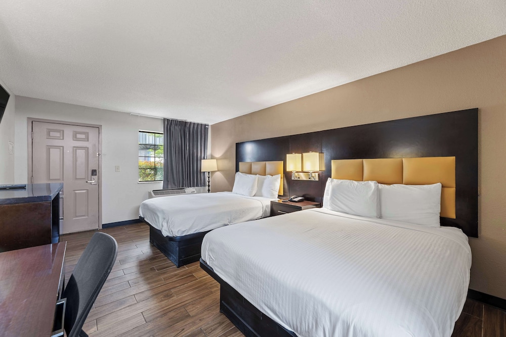 Deluxe Room, 2 Double Beds, Smoking - Photo 2