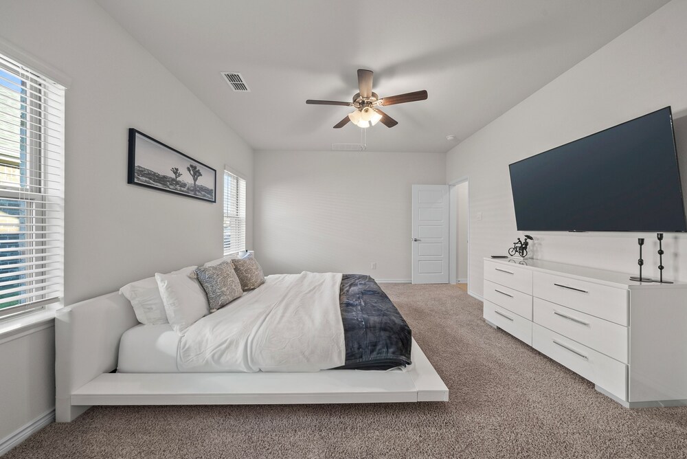Luxurious 4-Bed Home in Aubrey TX, Billede 15