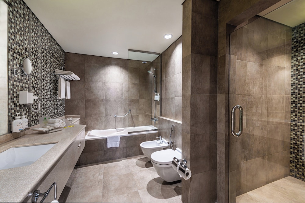 Suite, 1 Bedroom, Smoking - Photo 7