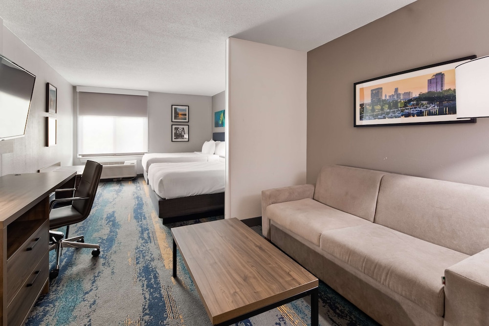 Suite, Multiple Beds, Accessible, Bathtub (with Sofabed) photo 1